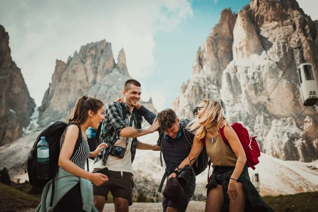 Editorial-Travel-Friends